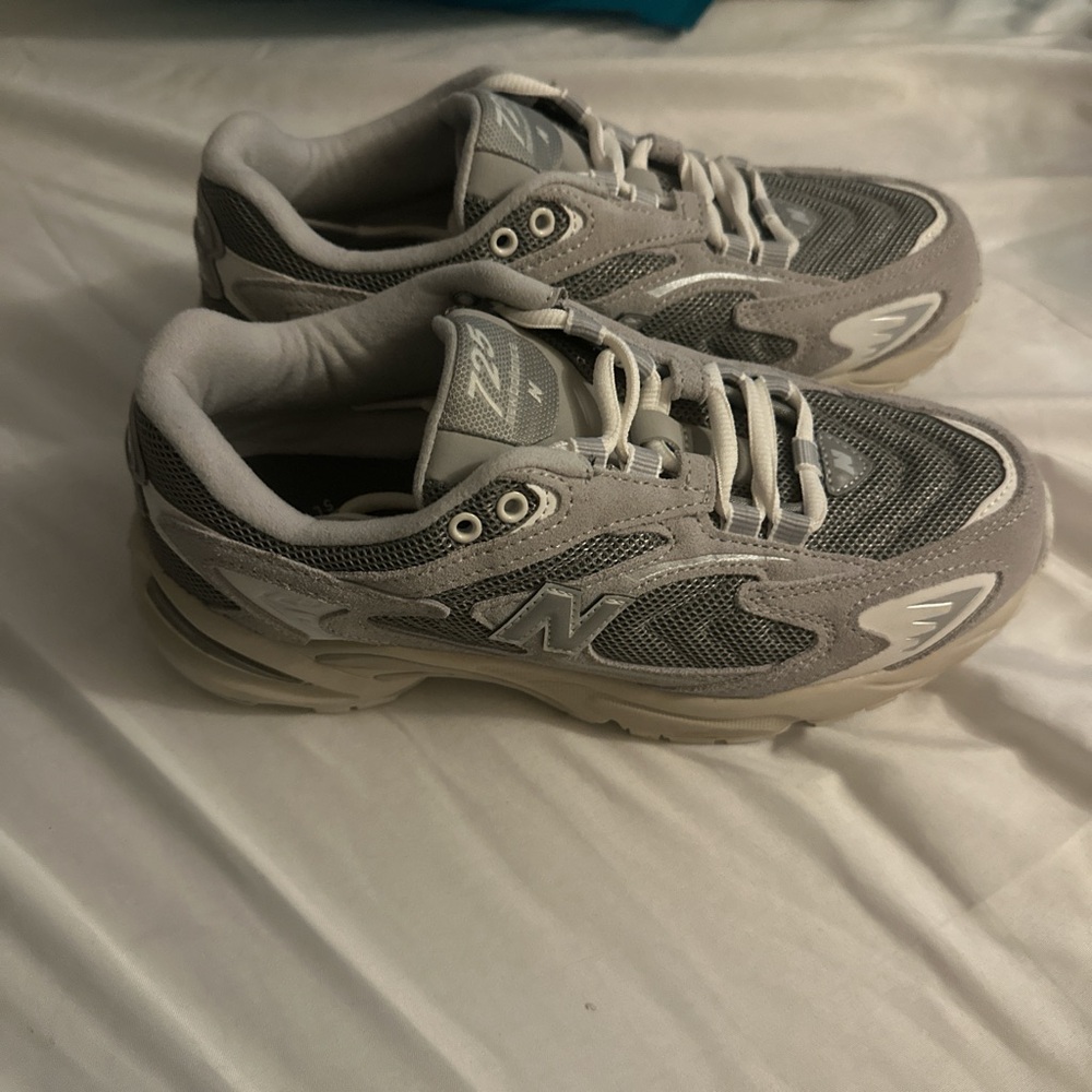 New Balance - Picture 4 of 4